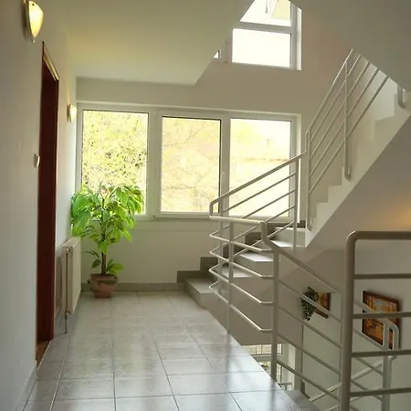 Guest house Arizona Apartman 3*