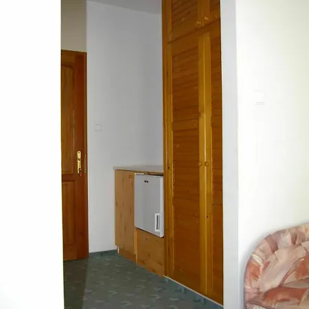Guest house Arizona Apartman 3*